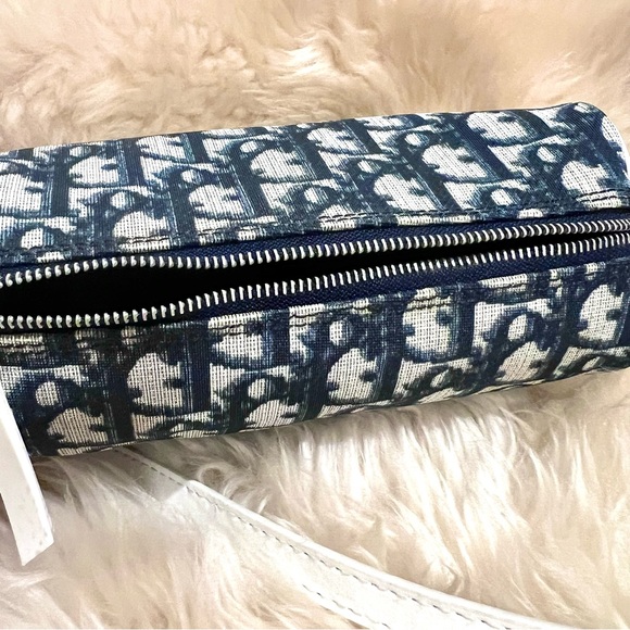 Christian Dior Crossbody Bag Monogram Cosmetic Pouch with Crossbody chain - Picture 14 of 14